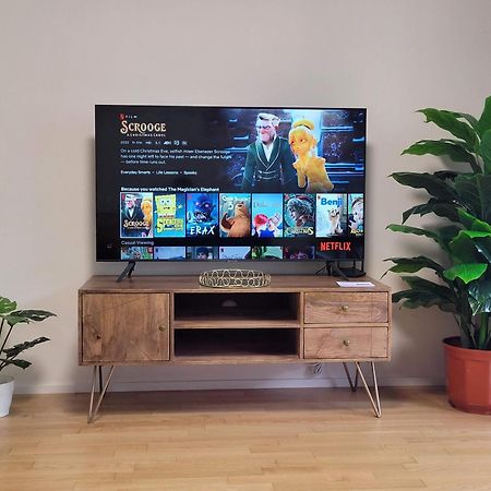 Newly Built Apartment With Balcony, Ac And Free Indoor Garage Prag Eksteriør billede