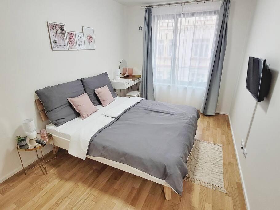 Newly Built Apartment With Balcony, Ac And Free Indoor Garage Prag Eksteriør billede