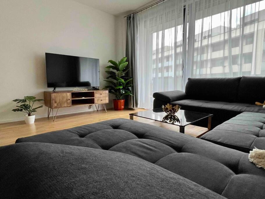 Newly Built Apartment With Balcony, Ac And Free Indoor Garage Prag Eksteriør billede