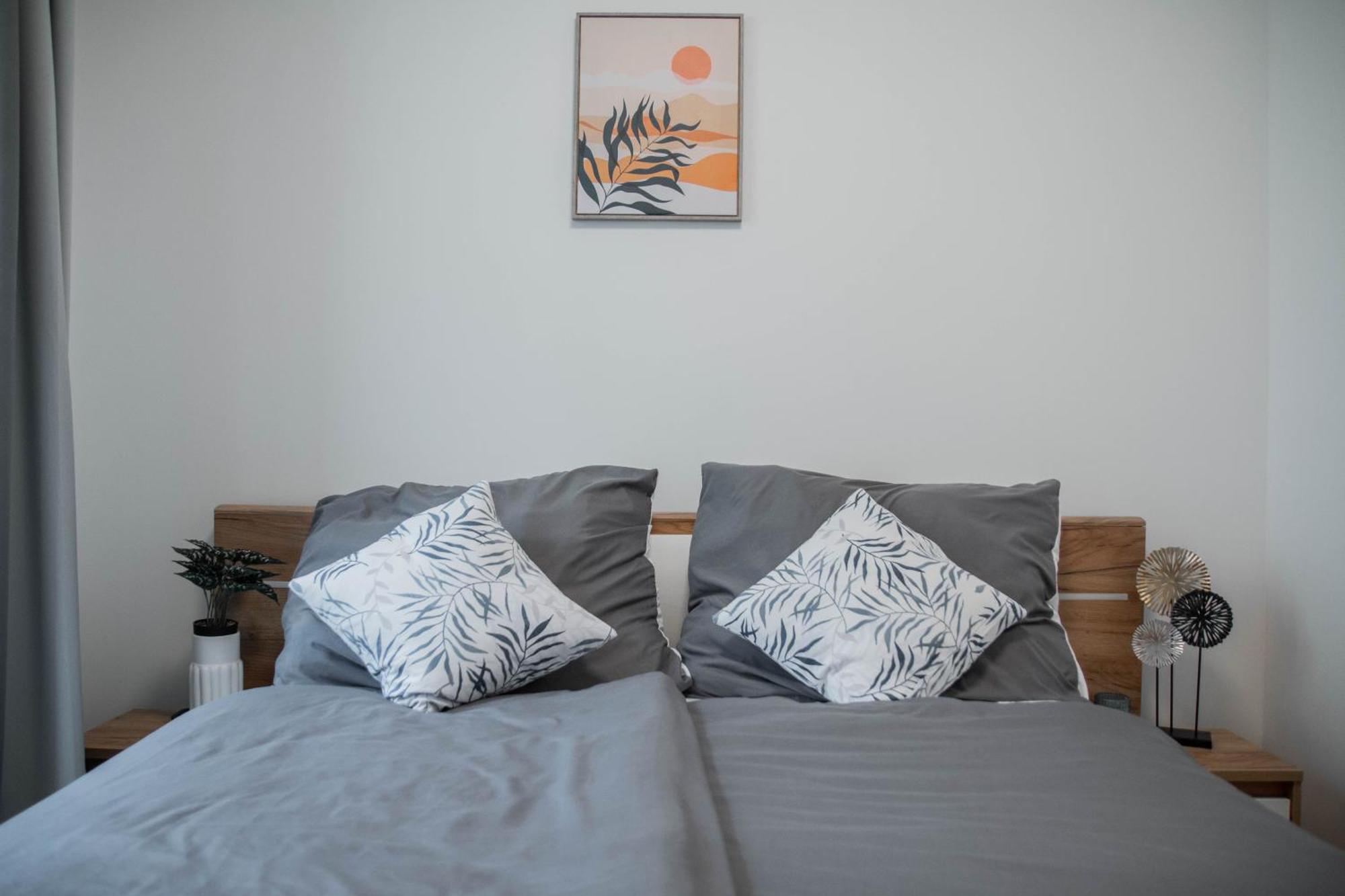 Newly Built Apartment With Balcony, Ac And Free Indoor Garage Prag Eksteriør billede
