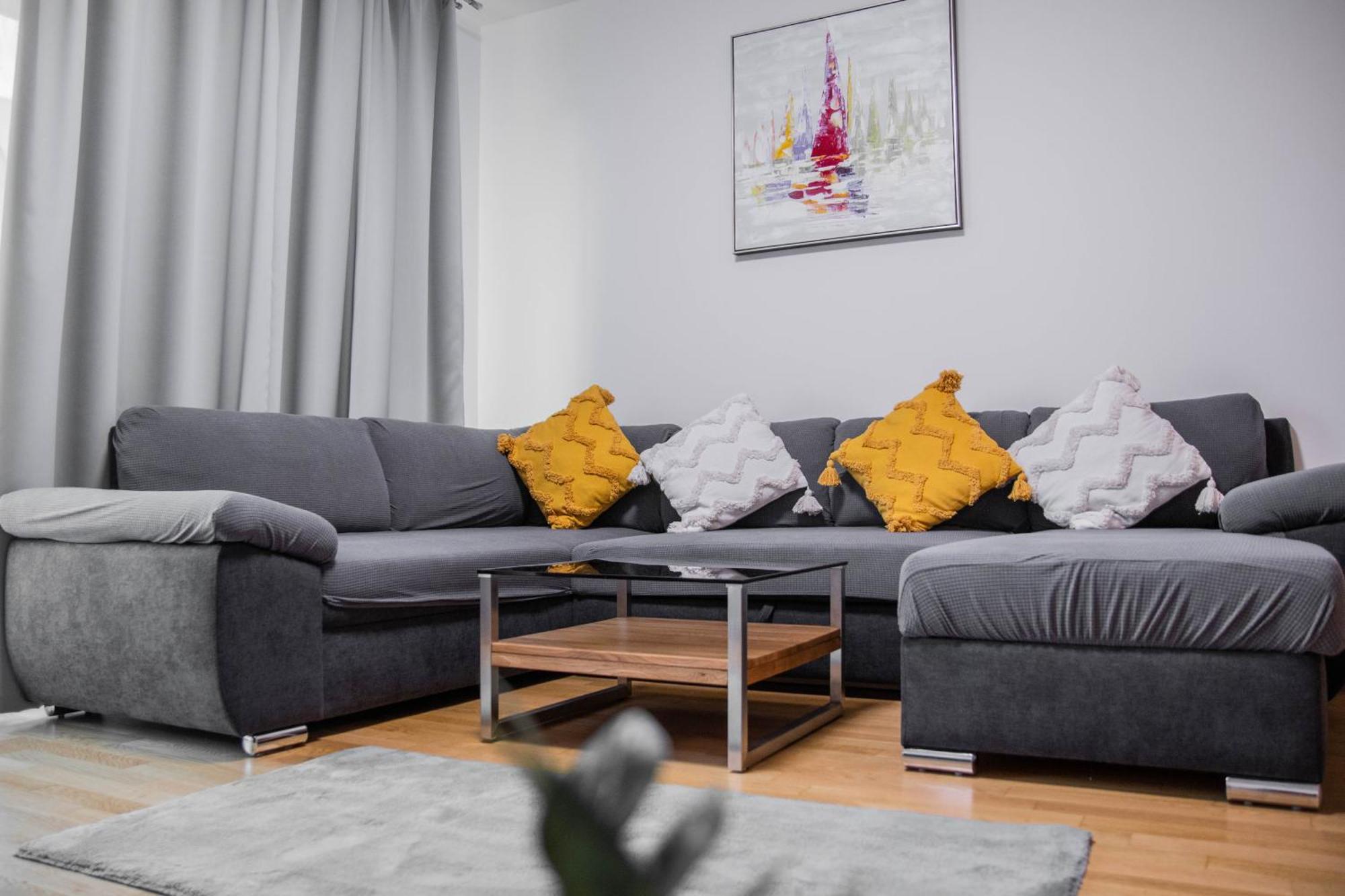 Newly Built Apartment With Balcony, Ac And Free Indoor Garage Prag Eksteriør billede