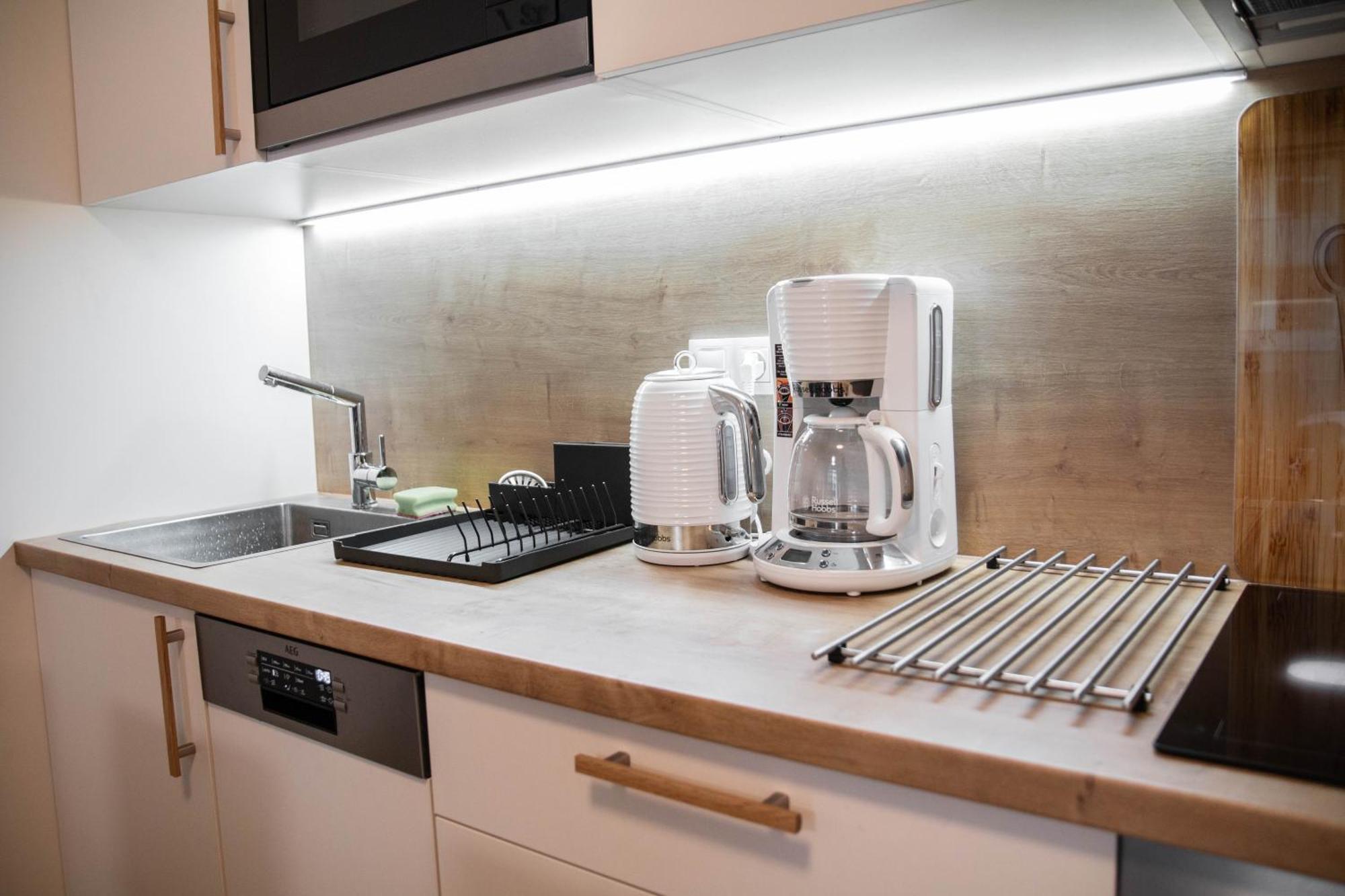 Newly Built Apartment With Balcony, Ac And Free Indoor Garage Prag Eksteriør billede