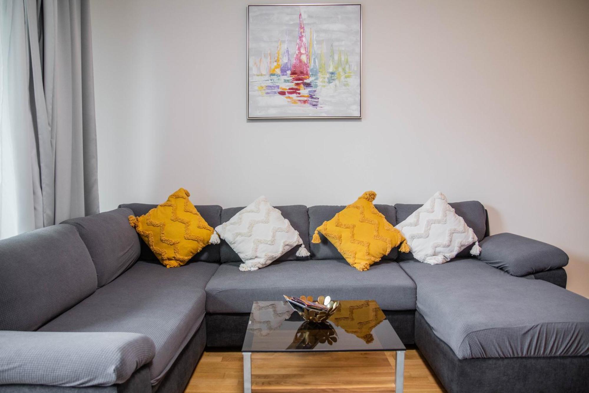 Newly Built Apartment With Balcony, Ac And Free Indoor Garage Prag Eksteriør billede