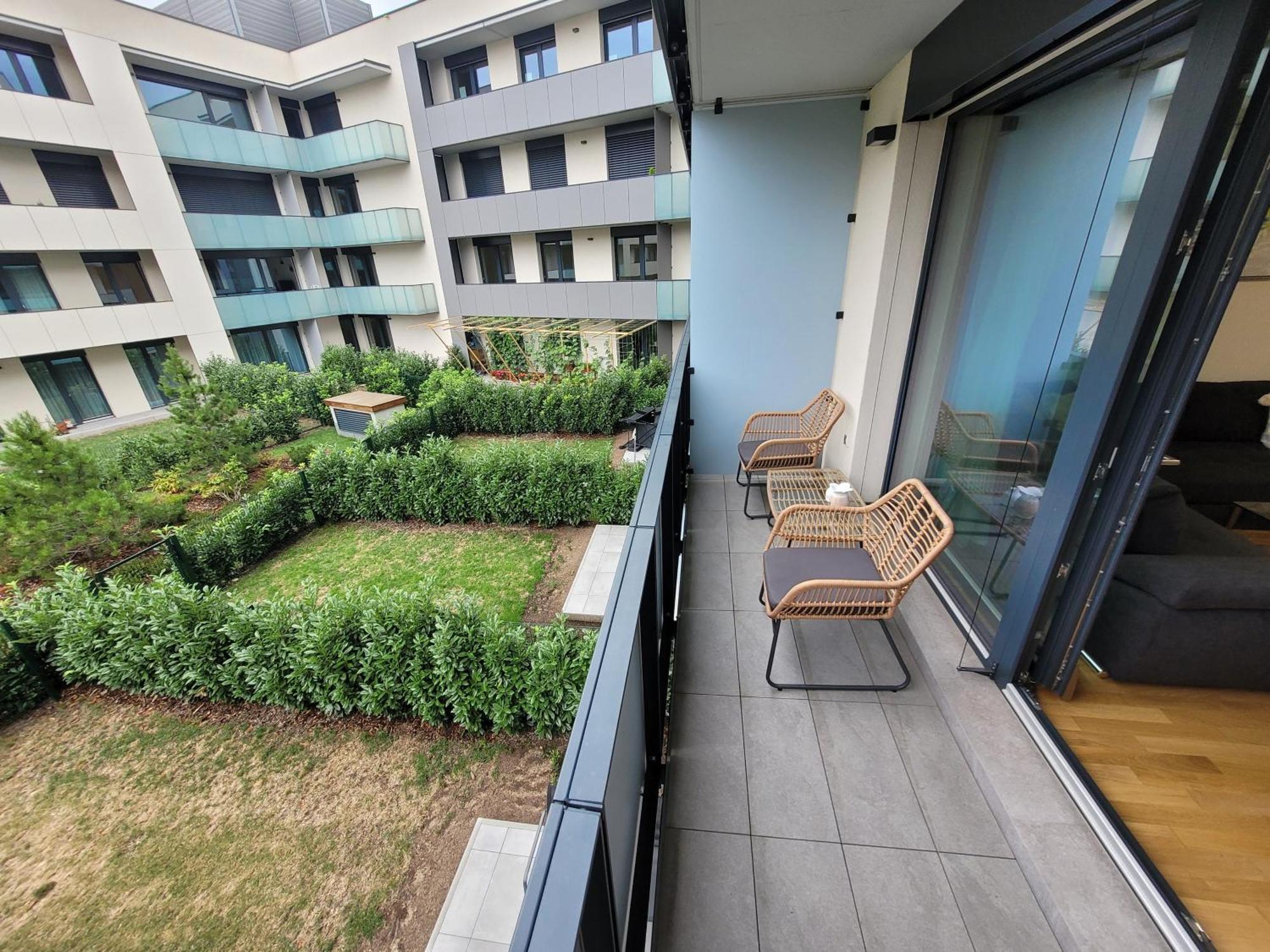Newly Built Apartment With Balcony, Ac And Free Indoor Garage Prag Eksteriør billede