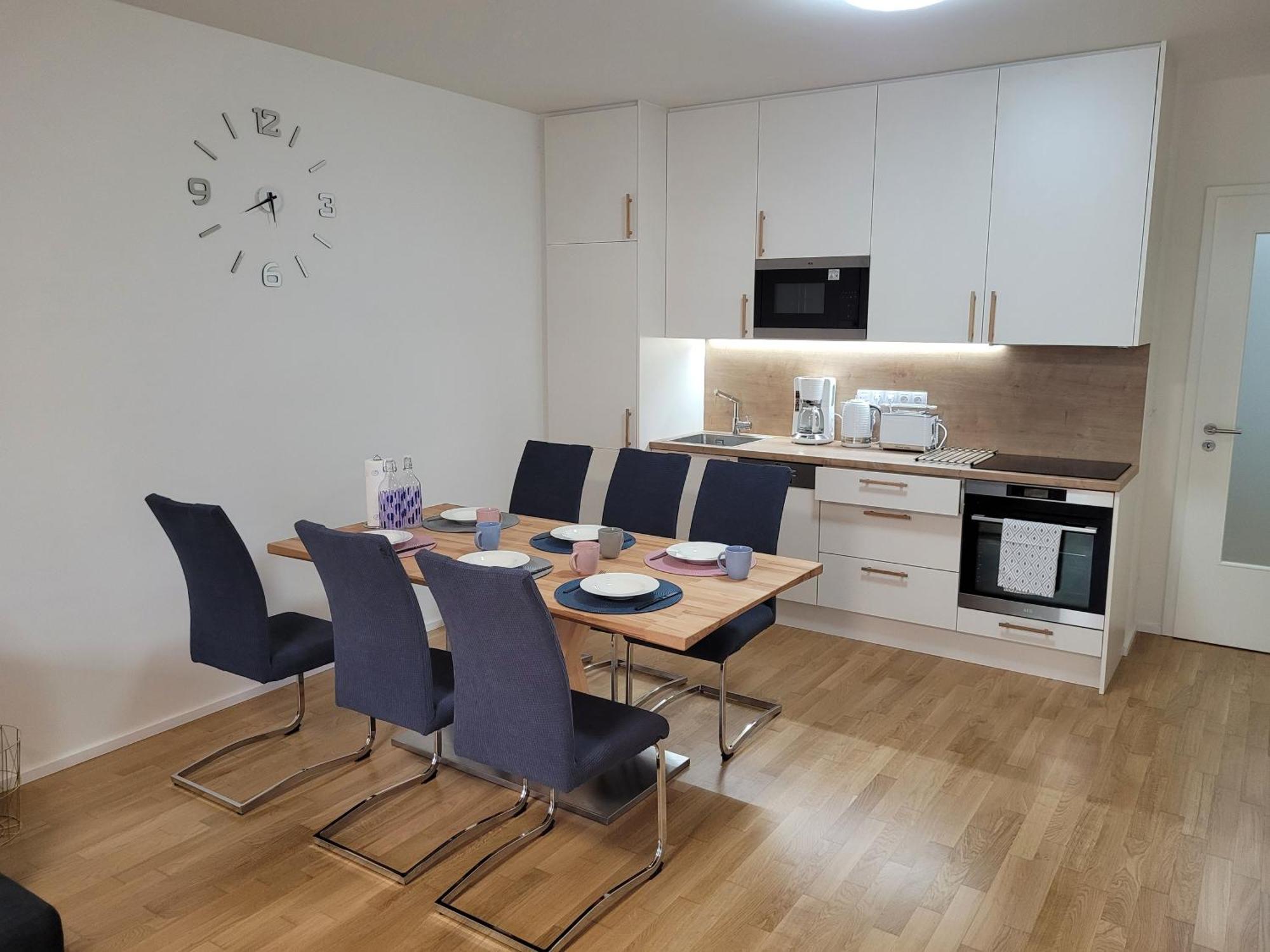 Newly Built Apartment With Balcony, Ac And Free Indoor Garage Prag Eksteriør billede